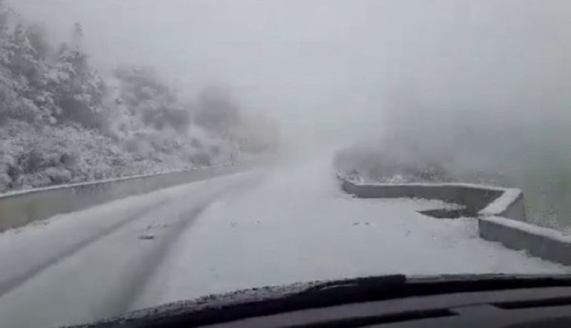 Το Καστράκι Κορινθίας ντύθηκε στα λευκά: Χειμωνιάτικος παράδεισος στην καρδιά της φύσης